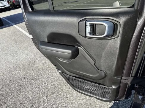 Used 2025 Jeep Wrangler Unlimited Sport AWD/4WD image 9