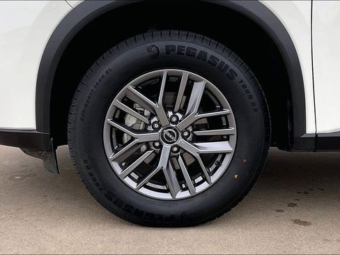 Used 2024 Nissan Rogue S FWD image 8