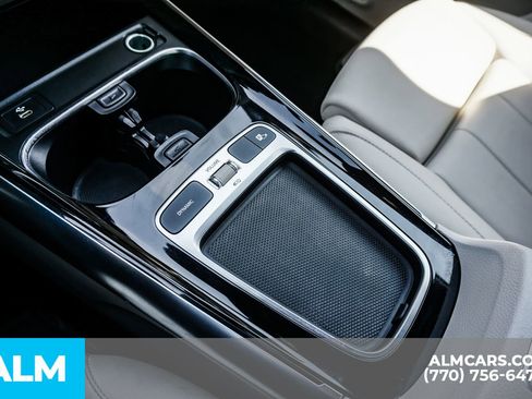 Used 2025 Mercedes-Benz GLA 250 4MATIC image 48