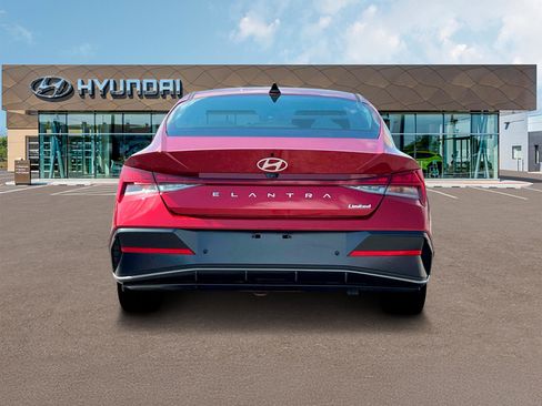 Used 2025 Hyundai Elantra Limited FWD image 6