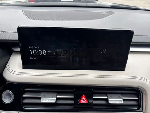 Used 2025 Genesis G70 2.5T image 21