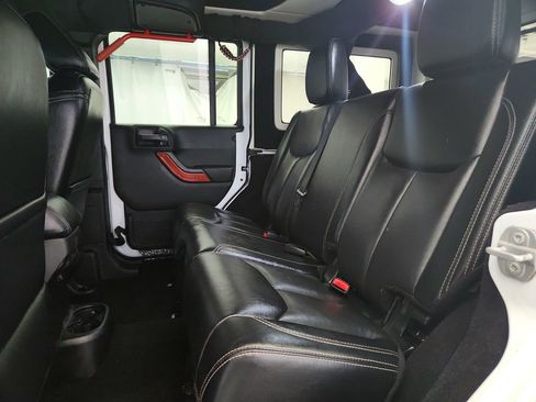 Used 2016 Jeep Wrangler Unlimited Rubicon w/ Dual Top Group image 23