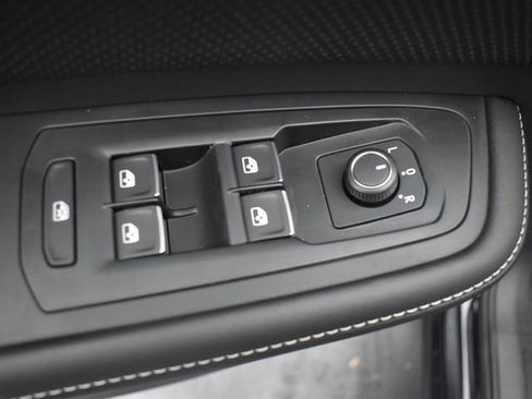 Used 2025 Volkswagen Atlas SE FWD image 10