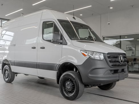 New 2025 Mercedes-Benz Sprinter 2500 image 12