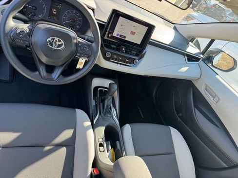 Used 2025 Toyota Corolla LE image 2