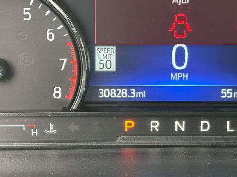 Used 2022 Ford Explorer XLT w/ Equipment Group 202A image 26