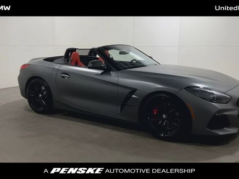 Used 2024 BMW Z4 M40i w/ Premium Package image 2