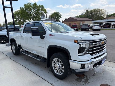 Used 2025 Chevrolet Silverado 2500 LTZ w/ LTZ Premium Package AWD/4WD image 6