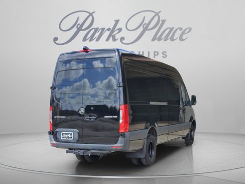 Used 2024 Mercedes-Benz Sprinter 3500 image 6