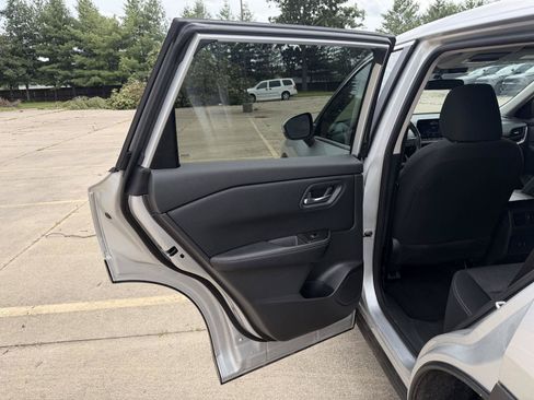 Used 2025 Nissan Rogue SV FWD image 20