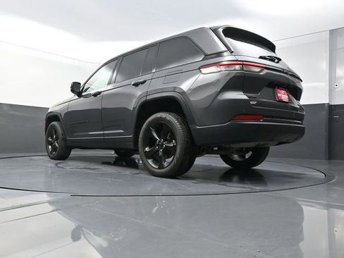 Used 2025 Jeep Grand Cherokee Limited w/ Black Appearance Package AWD/4WD image 36