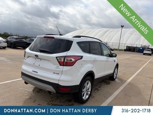 Used 2017 Ford Escape SE w/ Equipment Group 201A image 3