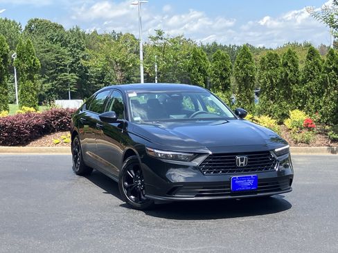 Certified 2025 Honda Accord SE image 2