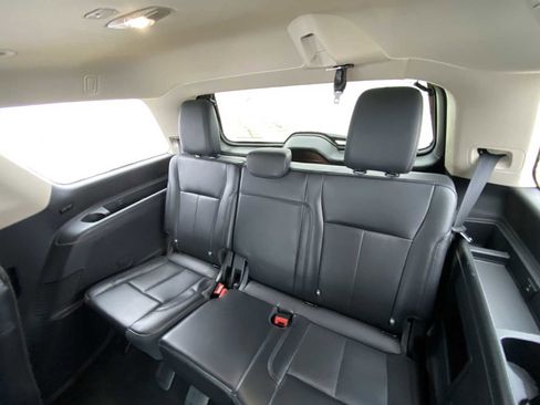 Used 2024 Ford Expedition XLT AWD/4WD image 39