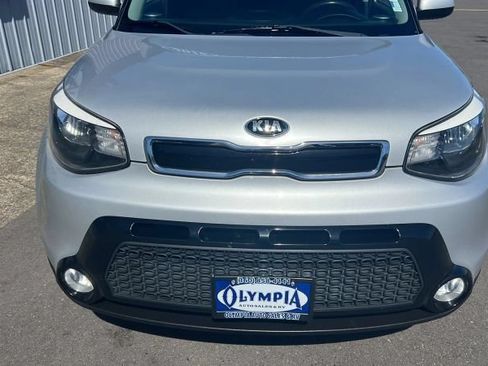 Used 2016 Kia Soul + FWD image 2