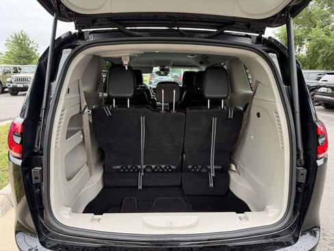 Used 2024 Chrysler Pacifica Touring-L FWD image 34