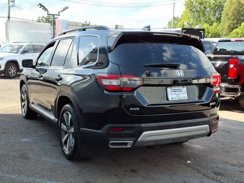Used 2023 Honda Pilot Touring image 4