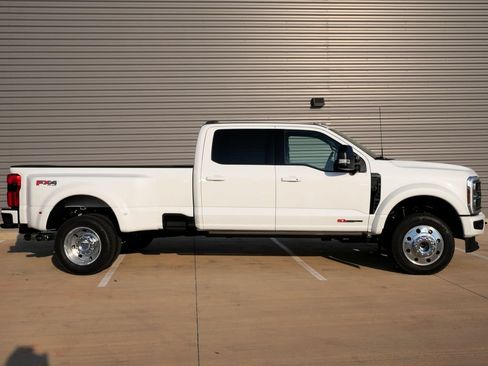 New 2026 Ford F450 Platinum w/ FX4 Off-Road Package AWD/4WD image 2