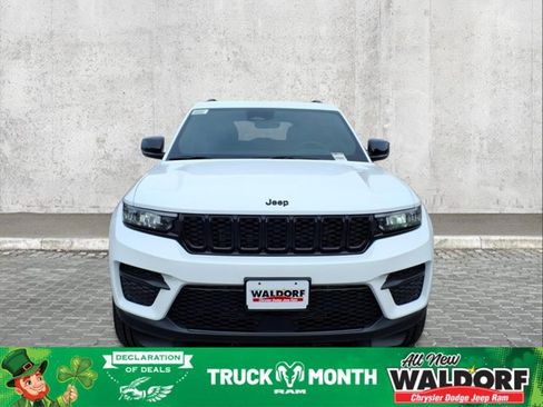 New 2025 Jeep Grand Cherokee L Altitude image 8