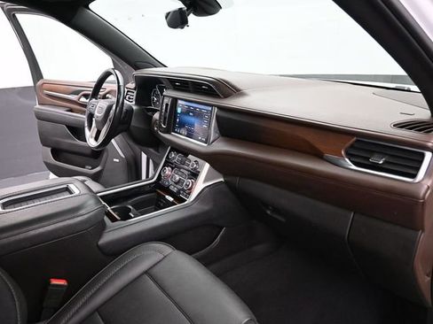 Used 2021 GMC Yukon Denali w/ Denali Premium Package image 28