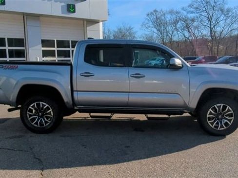 Used 2020 Toyota Tacoma TRD Sport image 9