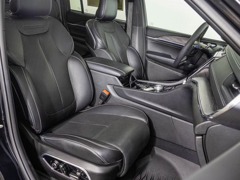 Used 2024 Jeep Grand Cherokee Overland w/ Luxury Tech Group IV image 50