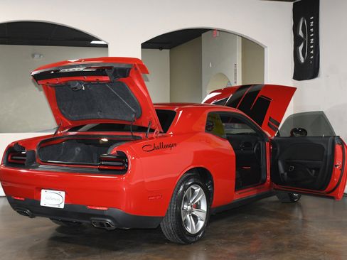 Used 2020 Dodge Challenger SXT image 92