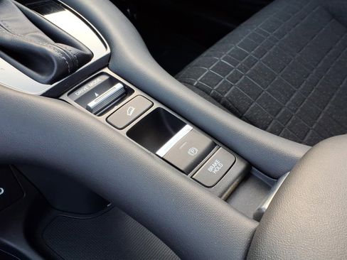 Used 2024 Honda HR-V LX image 20