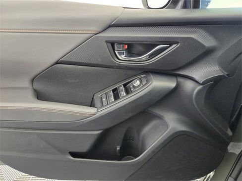 Certified 2024 Subaru Crosstrek 2.5i Limited w/ Crosstrek Mirror Package image 31
