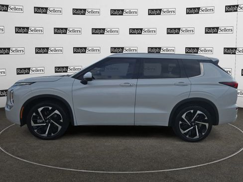 Used 2022 Mitsubishi Outlander SEL image 3