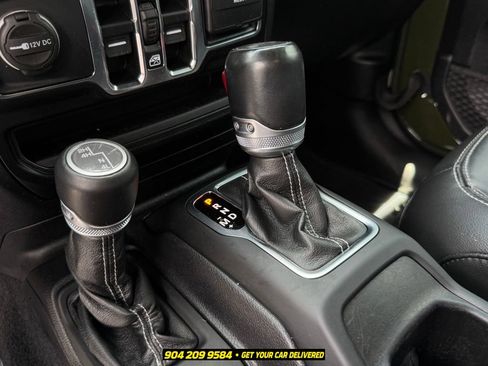 Used 2021 Jeep Wrangler Unlimited Sahara AWD/4WD image 15
