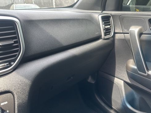 Used 2020 Kia Sportage S image 23