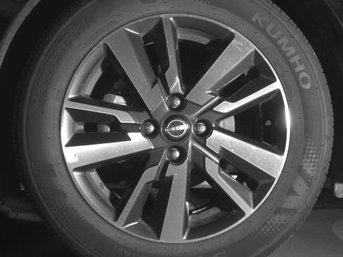 Used 2025 Nissan Versa SV FWD image 12