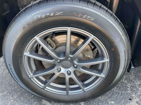 Used 2016 Ford Explorer XLT FWD image 9