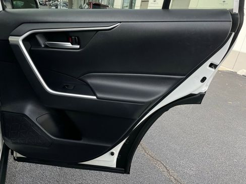 Used 2021 Toyota RAV4 XLE image 33