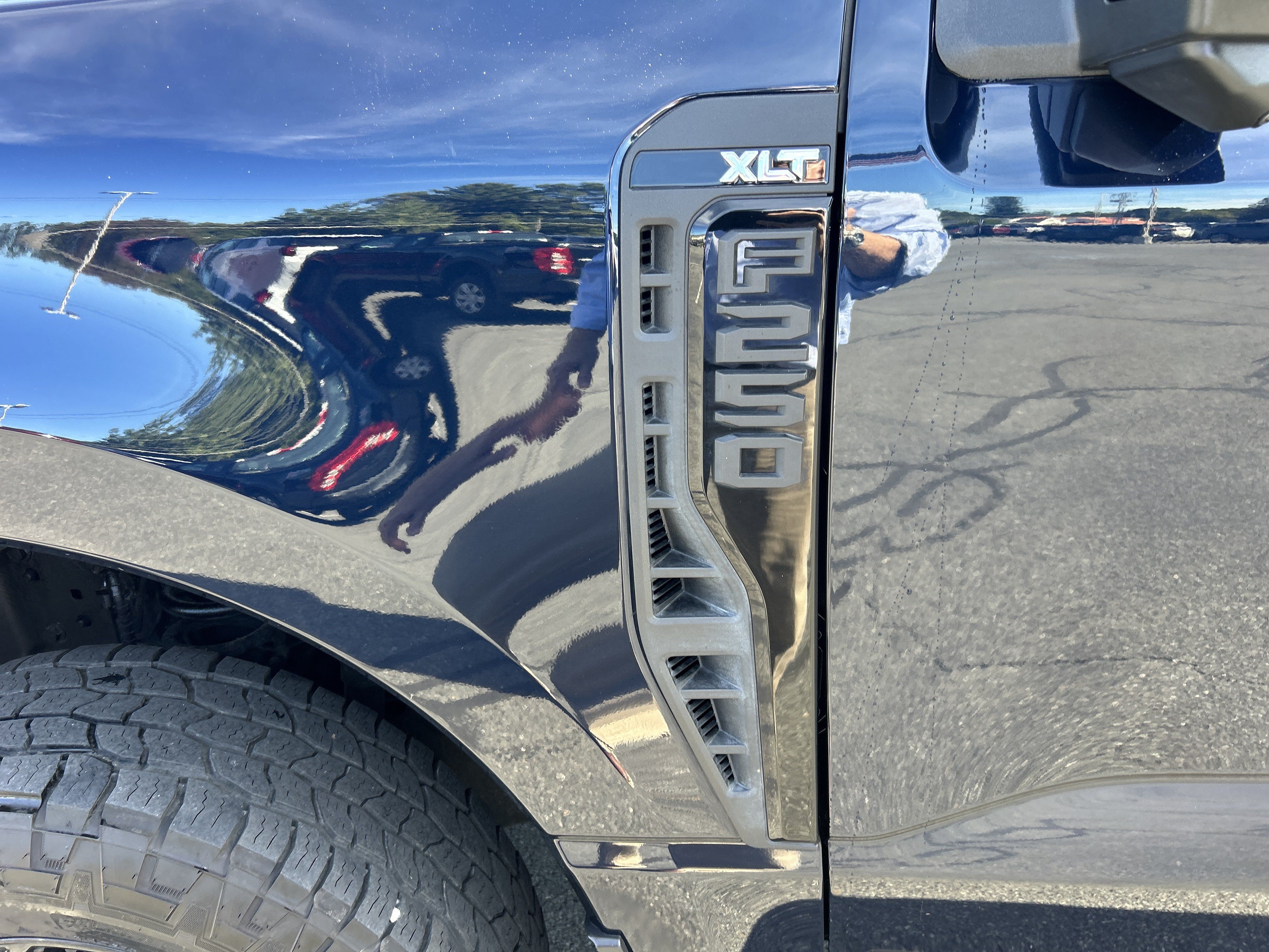 Used 2023 Ford F250 XLT w/ XLT Premium Package AWD/4WD image 3