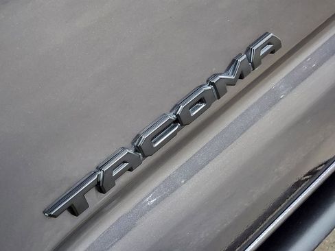 Used 2021 Toyota Tacoma TRD Sport image 25