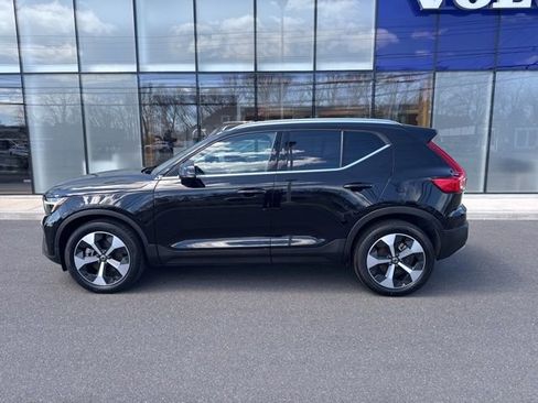 Used 2025 Volvo XC40 B5 Plus AWD/4WD image 2