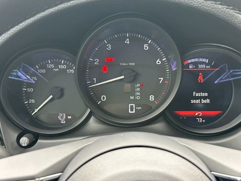 Certified 2025 Porsche Macan AWD/4WD image 28