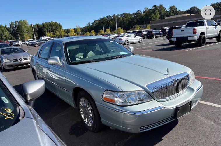 Used 2007 Lincoln Town Car Signature Limited RWD image 1