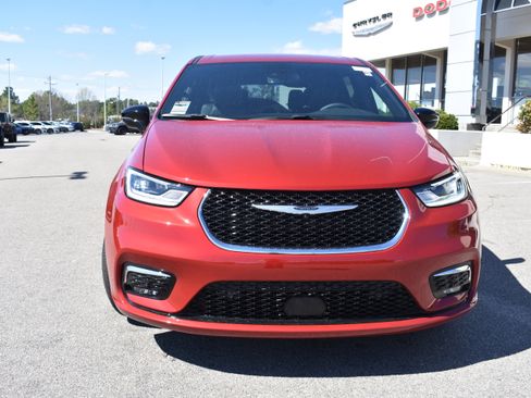 New 2026 Chrysler Pacifica Select image 4