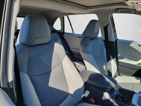 Used 2025 Toyota RAV4 XLE Premium image 15