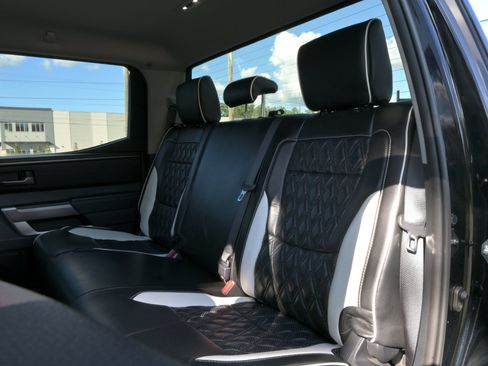 Used 2022 Toyota Tundra SR5 w/ SR5 Convenience Package AWD/4WD image 11