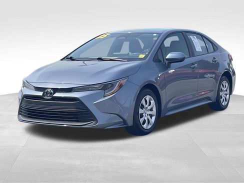 Used 2025 Toyota Corolla LE image 7