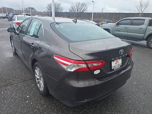 Used 2020 Toyota Camry LE image 7