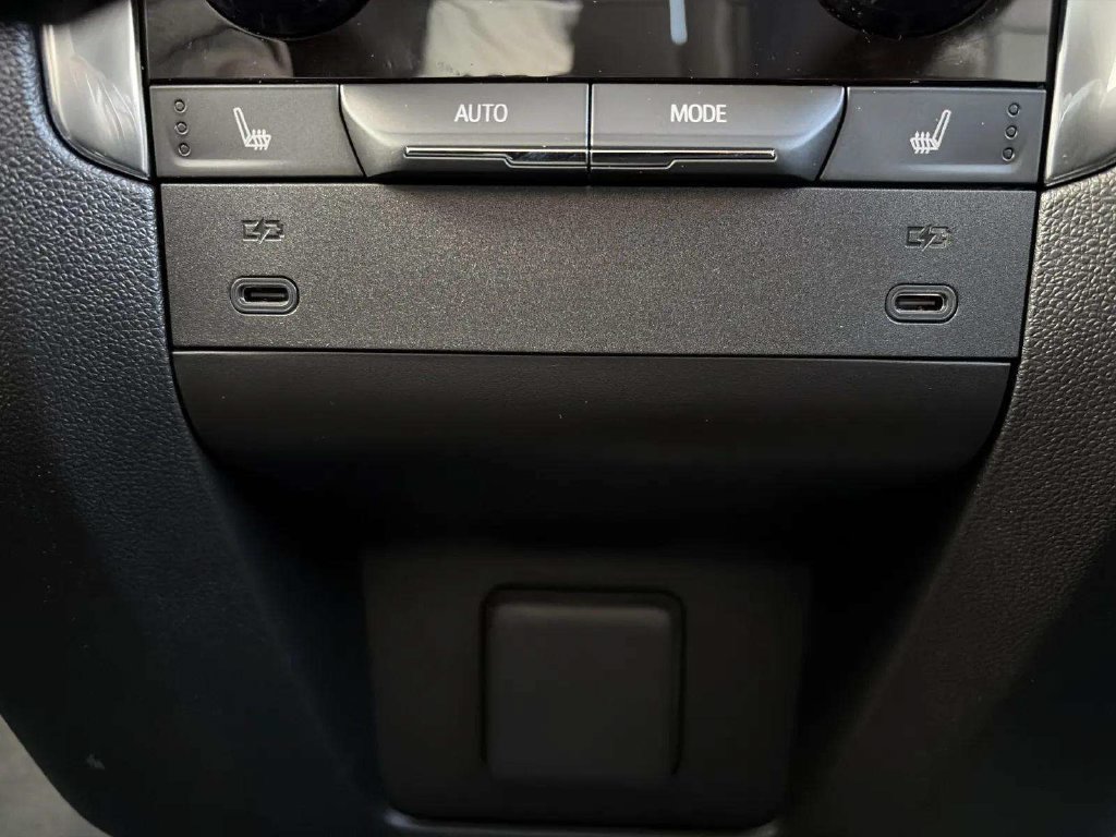 Used 2025 Chevrolet Suburban RST w/ Advanced Technology Package AWD/4WD image 19