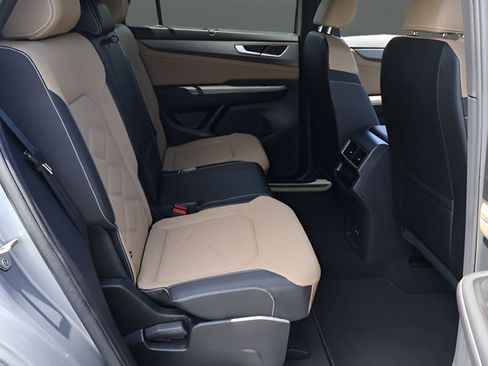 Certified 2024 Volkswagen Atlas Cross Sport SE FWD image 19