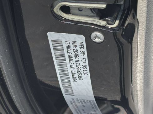 Used 2023 Chrysler Pacifica Touring-L FWD image 27