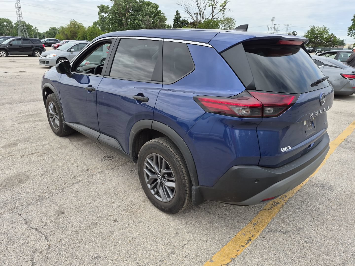 Used 2023 Nissan Rogue S AWD/4WD image 2