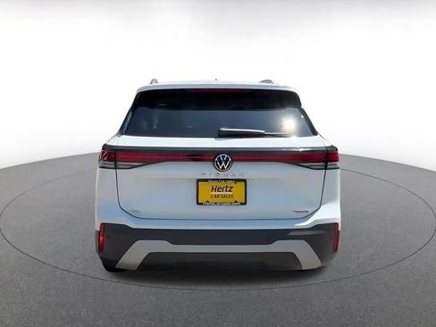 Used 2026 Volkswagen Tiguan SE AWD/4WD image 12
